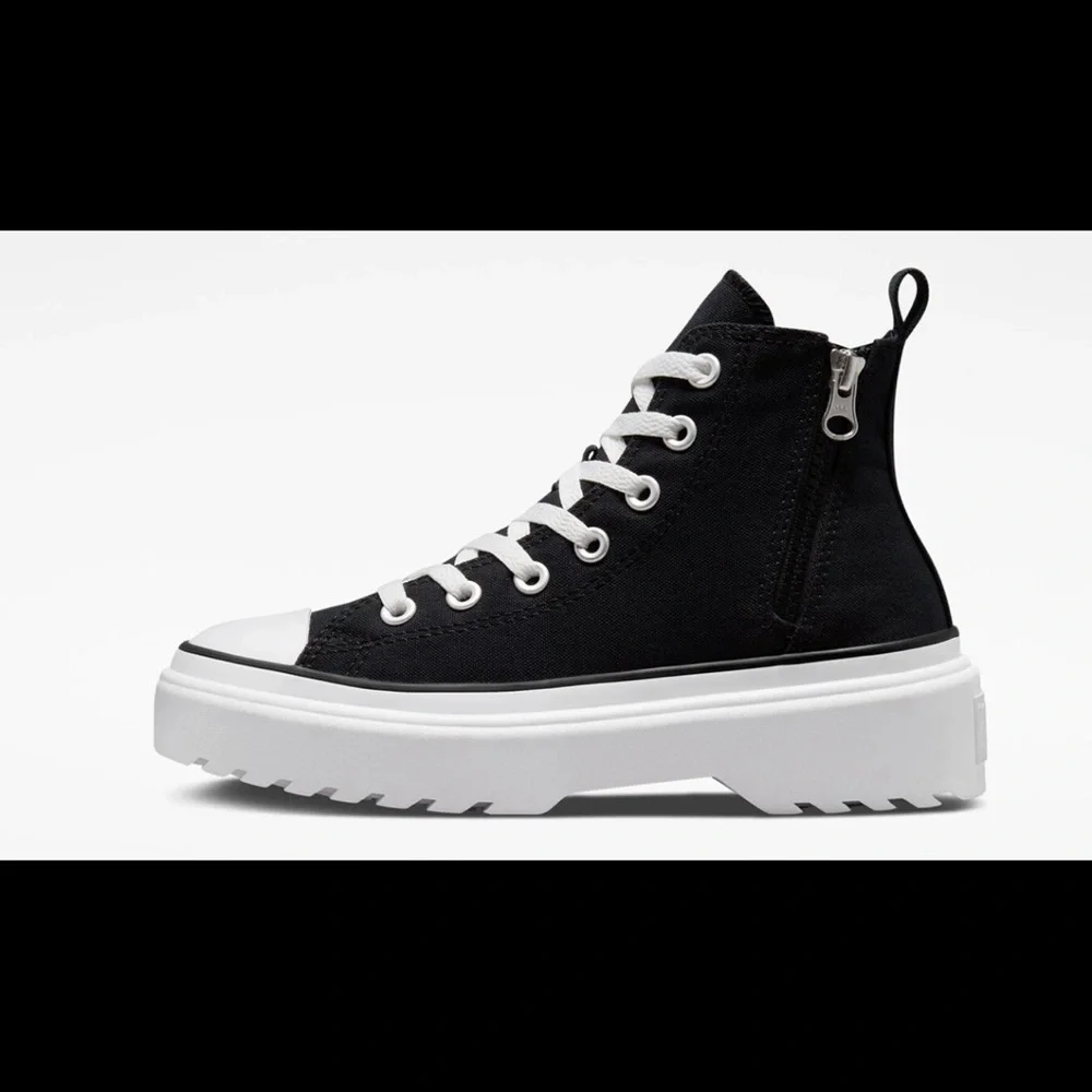 Converse Kids Black and White Platform‎ Sneakers size 5